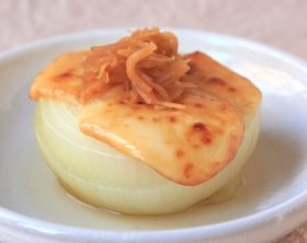 丸ごと玉ねぎの生姜みそ漬のせ