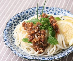 汁なしうどん エスニック風